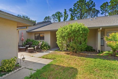 Condo in New Port Richey, Florida, 2 bedrooms  № 1684641 - photo 3