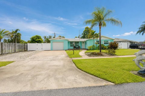 House in West Palm Beach, Florida 3 bedrooms, 131.64 sq.m. № 2177204 - photo 2