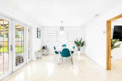 House in West Palm Beach, Florida 3 bedrooms, 131.64 sq.m. № 2177204 - photo 9