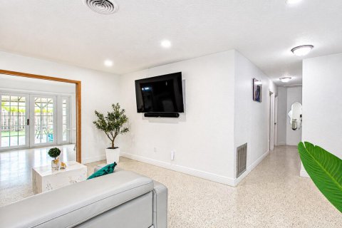House in West Palm Beach, Florida 3 bedrooms, 131.64 sq.m. № 2177204 - photo 14