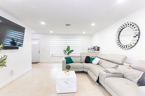 House in West Palm Beach, Florida 3 bedrooms, 131.64 sq.m. № 2177204 - photo 8