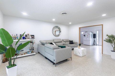 House in West Palm Beach, Florida 3 bedrooms, 131.64 sq.m. № 2177204 - photo 7
