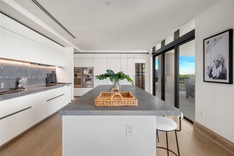 Condo in Miami Beach, Florida, 6 bedrooms  № 2035146 - photo 10