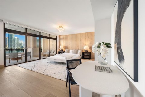 Condo in Miami Beach, Florida, 6 bedrooms  № 2035146 - photo 12