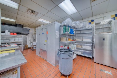 Immobilier commercial à vendre à Tamarac, Floride № 2015463 - photo 15