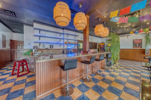 Immobilier commercial à vendre à Tamarac, Floride № 2015463 - photo 2