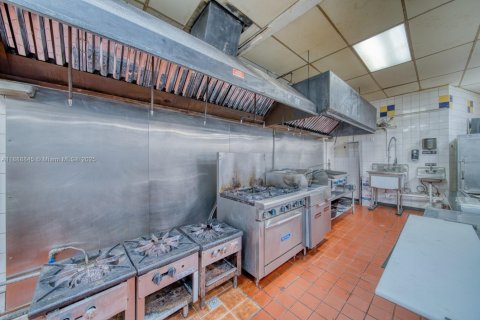 Immobilier commercial à vendre à Tamarac, Floride № 2015463 - photo 10