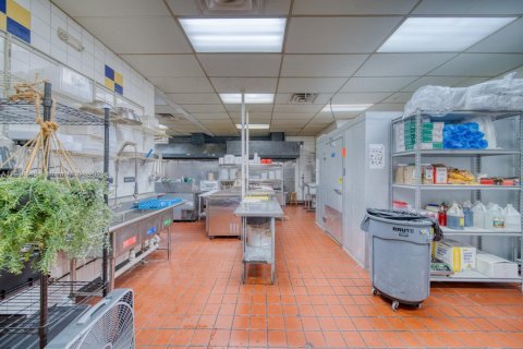 Immobilier commercial à vendre à Tamarac, Floride № 2015463 - photo 16