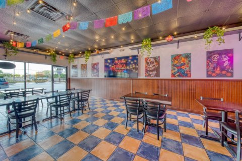 Immobilier commercial à vendre à Tamarac, Floride № 2015463 - photo 7