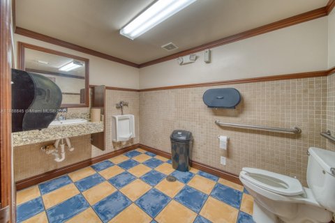Immobilier commercial à vendre à Tamarac, Floride № 2015463 - photo 20