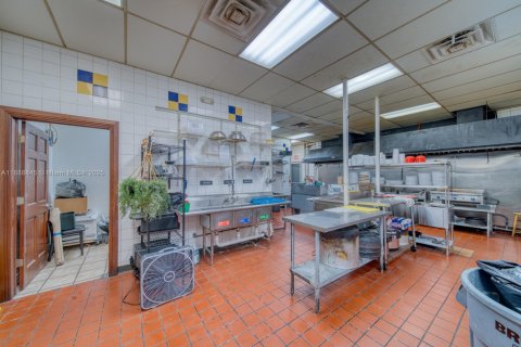 Immobilier commercial à vendre à Tamarac, Floride № 2015463 - photo 14