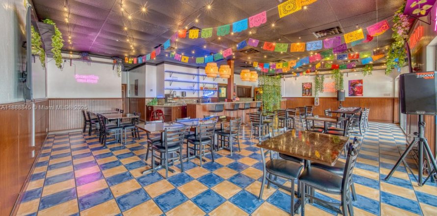 Immobilier commercial à Tamarac, Floride № 2015463