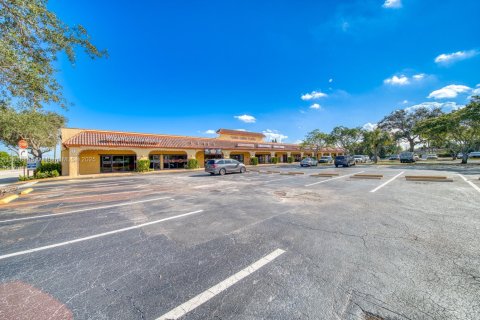Immobilier commercial à vendre à Tamarac, Floride № 2015463 - photo 24