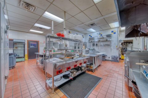 Immobilier commercial à vendre à Tamarac, Floride № 2015463 - photo 12