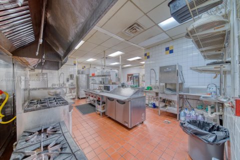 Immobilier commercial à vendre à Tamarac, Floride № 2015463 - photo 9