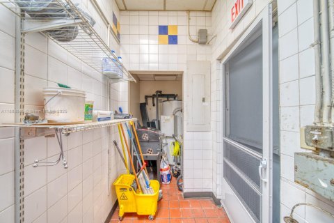 Immobilier commercial à vendre à Tamarac, Floride № 2015463 - photo 18