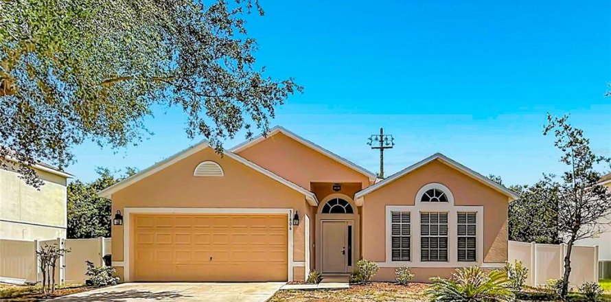 Casa en Leesburg, Florida 4 dormitorios, 175.86 m2 № 2208378