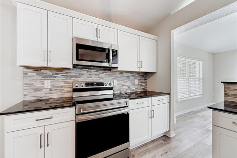 Casa en venta en Leesburg, Florida, 4 dormitorios, 175.86 m2 № 2208378 - foto 13