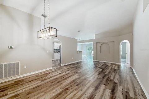 Casa en venta en Leesburg, Florida, 4 dormitorios, 175.86 m2 № 2208378 - foto 4