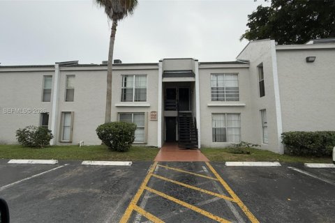 Condo in Tamarac, Florida, 2 bedrooms  № 2153994