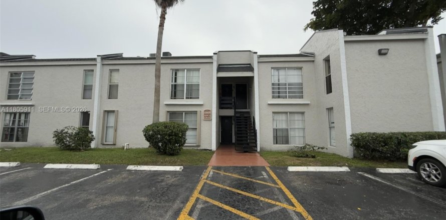 Condo in Tamarac, Florida, 2 bedrooms  № 2153994