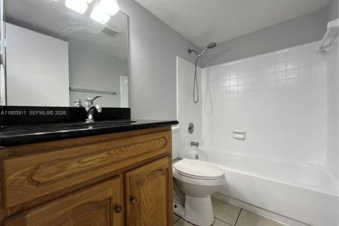 Condo in Tamarac, Florida, 2 bedrooms  № 2153994 - photo 10