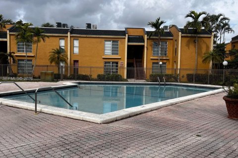 Condo in Tamarac, Florida, 2 bedrooms  № 2153994 - photo 15