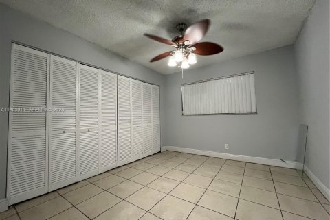 Condo in Tamarac, Florida, 2 bedrooms  № 2153994 - photo 7