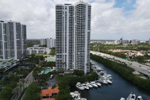 Condo in Aventura, Florida, 3 bedrooms  № 1726779 - photo 1