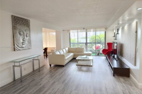 Condo in Aventura, Florida, 3 bedrooms  № 1726779 - photo 17