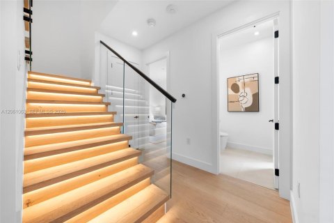 Casa en venta en Coral Gables, Florida, 5 dormitorios, 378.48 m2 № 2192129 - foto 25