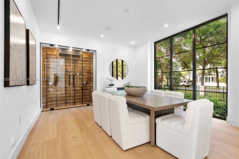 Casa en venta en Coral Gables, Florida, 5 dormitorios, 378.48 m2 № 2192129 - foto 18
