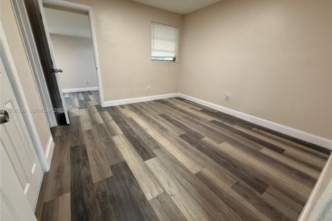 Condominio en alquiler en Lauderdale Lakes, Florida, 3 dormitorios, 78.04 m2 № 1991461 - foto 14