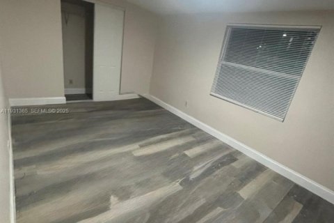 Condominio en alquiler en Lauderdale Lakes, Florida, 3 dormitorios, 78.04 m2 № 1991461 - foto 7