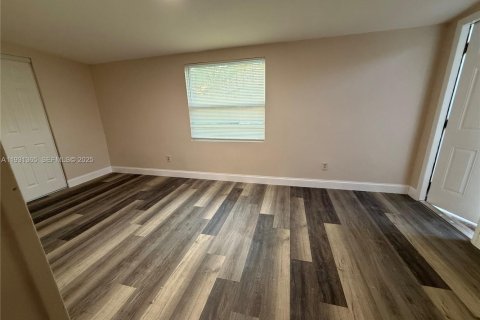 Condominio en alquiler en Lauderdale Lakes, Florida, 3 dormitorios, 78.04 m2 № 1991461 - foto 22