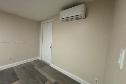 Condominio en alquiler en Lauderdale Lakes, Florida, 3 dormitorios, 78.04 m2 № 1991461 - foto 9