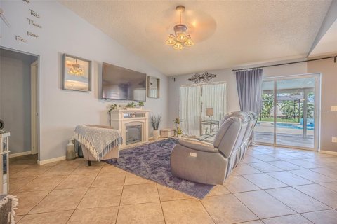 House in Seffner, Florida 4 bedrooms, 137.87 sq.m. № 1879083 - photo 5