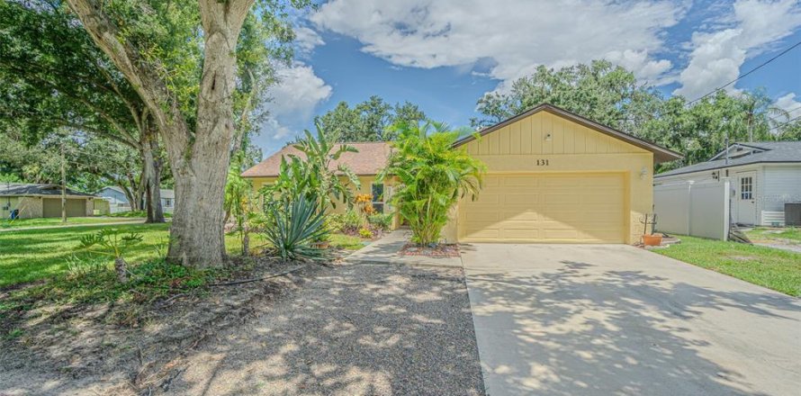 House in Seffner, Florida 4 bedrooms, 137.87 sq.m. № 1879083