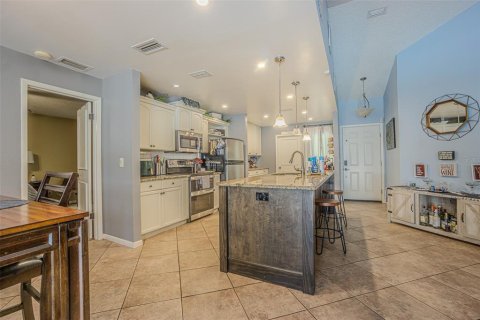House in Seffner, Florida 4 bedrooms, 137.87 sq.m. № 1879083 - photo 8