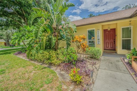 House in Seffner, Florida 4 bedrooms, 137.87 sq.m. № 1879083 - photo 3