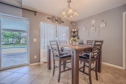 House in Seffner, Florida 4 bedrooms, 137.87 sq.m. № 1879083 - photo 6