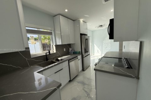 Casa en Miami, Florida 3 dormitorios, 106.37 m2 № 2012525