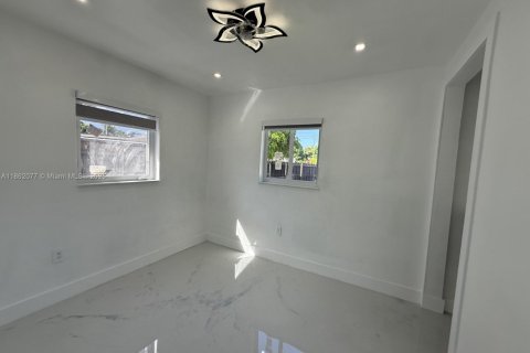 Casa en alquiler en Miami, Florida, 3 dormitorios, 106.37 m2 № 2012525 - foto 13