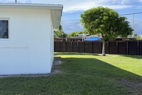 Casa en alquiler en Miami, Florida, 3 dormitorios, 106.37 m2 № 2012525 - foto 10