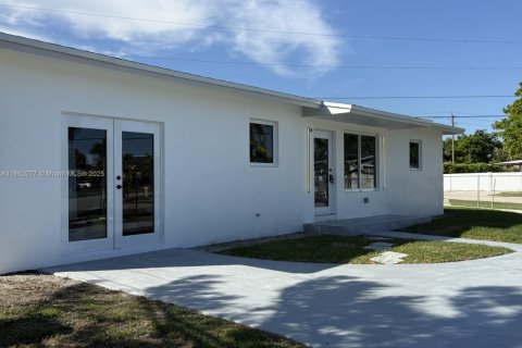 Casa en alquiler en Miami, Florida, 3 dormitorios, 106.37 m2 № 2012525 - foto 19