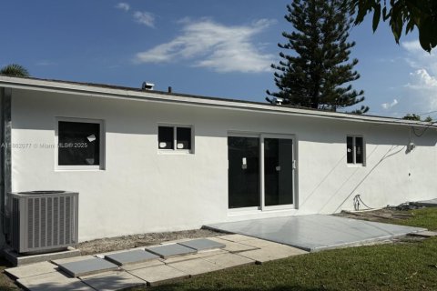 Casa en alquiler en Miami, Florida, 3 dormitorios, 106.37 m2 № 2012525 - foto 14