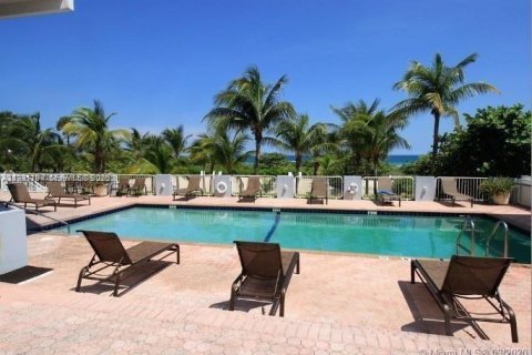 Studio in the Condo in Surfside, Florida  № 1992239 - photo 2