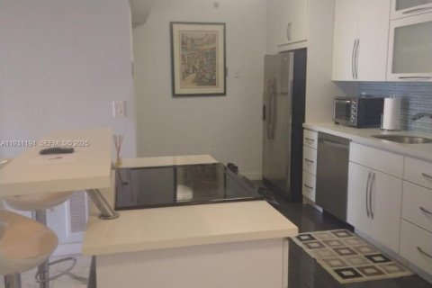 Studio in the Condo in Surfside, Florida  № 1992239 - photo 21