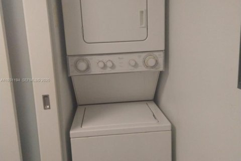 Studio in the Condo in Surfside, Florida  № 1992239 - photo 22