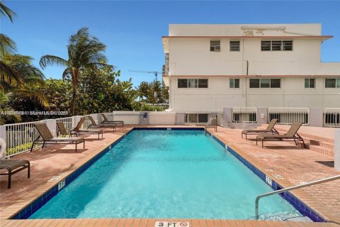 Studio in the Condo in Surfside, Florida  № 1992239 - photo 18